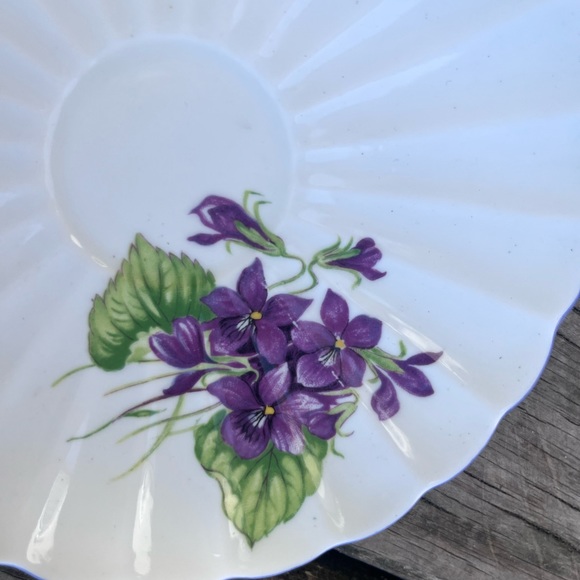 VINTAGE SHELLEY FINE BONE CHINA VIOLETS SAUCER - Picture 3 of 5